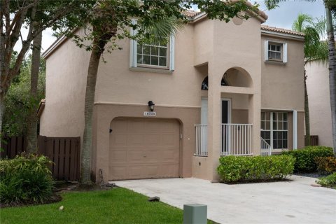 House in Plantation, Florida 3 bedrooms, 137.87 sq.m. № 2289941 - photo 16