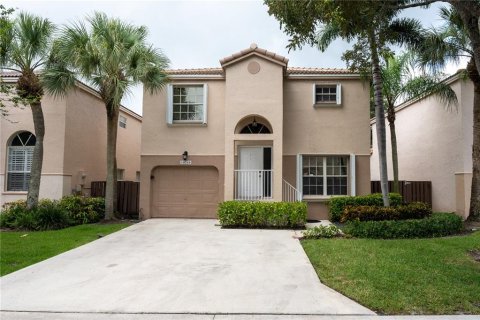 House in Plantation, Florida 3 bedrooms, 137.87 sq.m. № 2289941