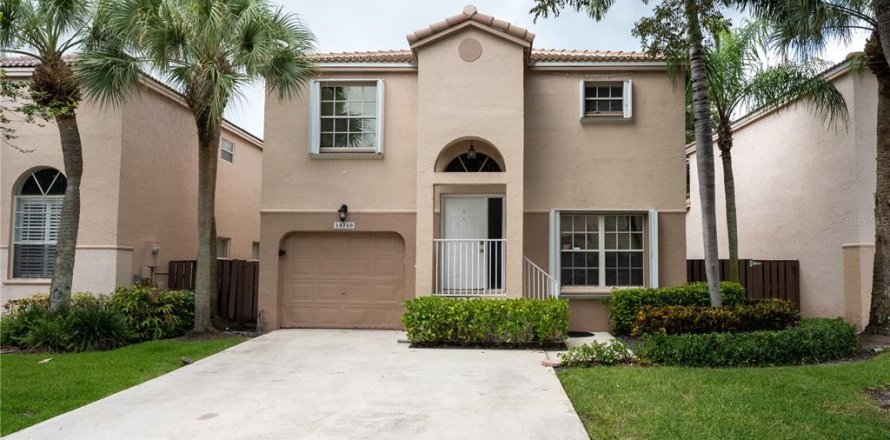 House in Plantation, Florida 3 bedrooms, 137.87 sq.m. № 2289941