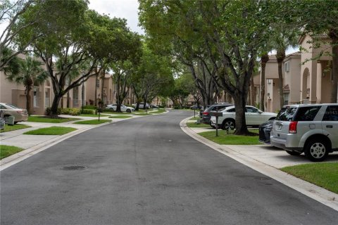 House in Plantation, Florida 3 bedrooms, 137.87 sq.m. № 2289941 - photo 17