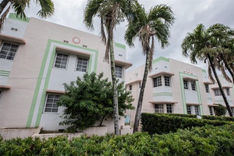 Condo in Miami Beach, Florida, 1 bedroom  № 1896961 - photo 9