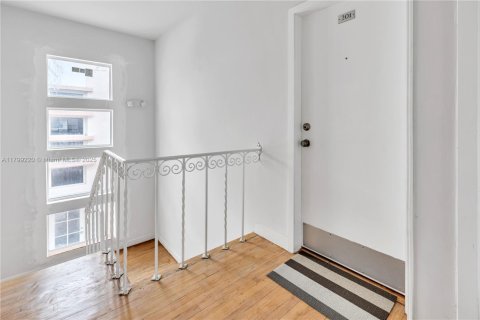 Condo in Miami Beach, Florida, 1 bedroom  № 1896961 - photo 7