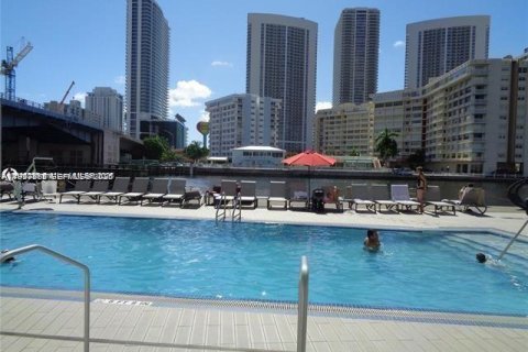 Снять в аренду кондоминиум в Халландейл-Бич, Флорида 3 спальни, 161.37м2, № 1986294 - фото 22