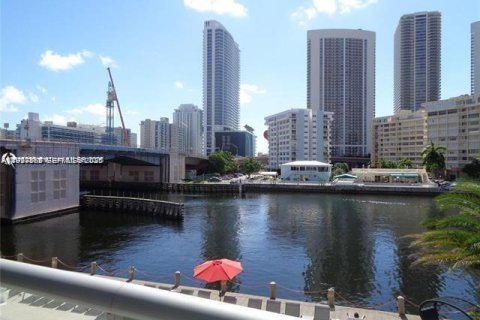 Снять в аренду кондоминиум в Халландейл-Бич, Флорида 3 спальни, 161.37м2, № 1986294 - фото 23