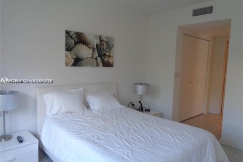 Снять в аренду кондоминиум в Халландейл-Бич, Флорида 3 спальни, 161.37м2, № 1986294 - фото 13