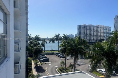 Copropriété à vendre à Aventura, Floride: 1 chambre, 99.03 m2 № 2020419 - photo 5