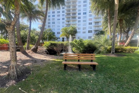 Copropriété à vendre à Aventura, Floride: 1 chambre, 99.03 m2 № 2020419 - photo 17