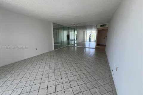 Copropriété à vendre à Aventura, Floride: 1 chambre, 99.03 m2 № 2020419 - photo 3