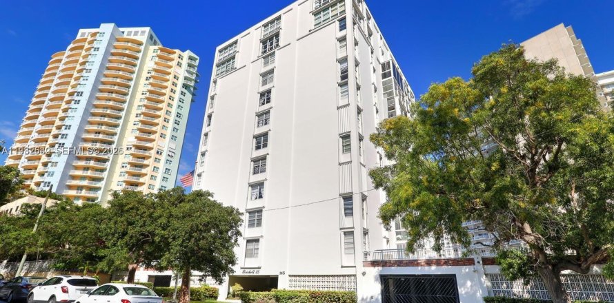 Condominio en Miami, Florida, 2 dormitorios  № 2049221