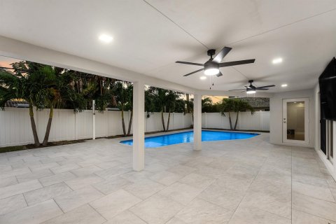 House in Lighthouse Point, Florida 4 bedrooms, 209.77 sq.m. № 2086910 - photo 24