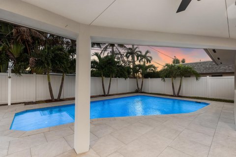 House in Lighthouse Point, Florida 4 bedrooms, 209.77 sq.m. № 2086910 - photo 25