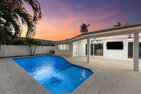 House in Lighthouse Point, Florida 4 bedrooms, 209.77 sq.m. № 2086910 - photo 20