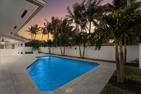 House in Lighthouse Point, Florida 4 bedrooms, 209.77 sq.m. № 2086910 - photo 22