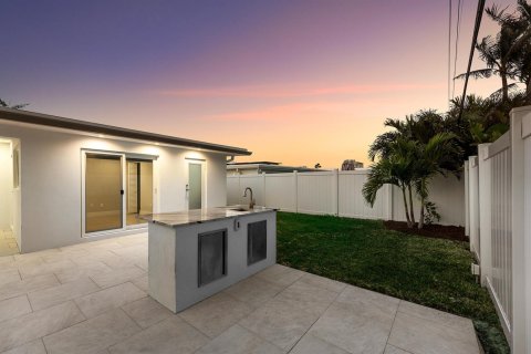 House in Lighthouse Point, Florida 4 bedrooms, 209.77 sq.m. № 2086910 - photo 26