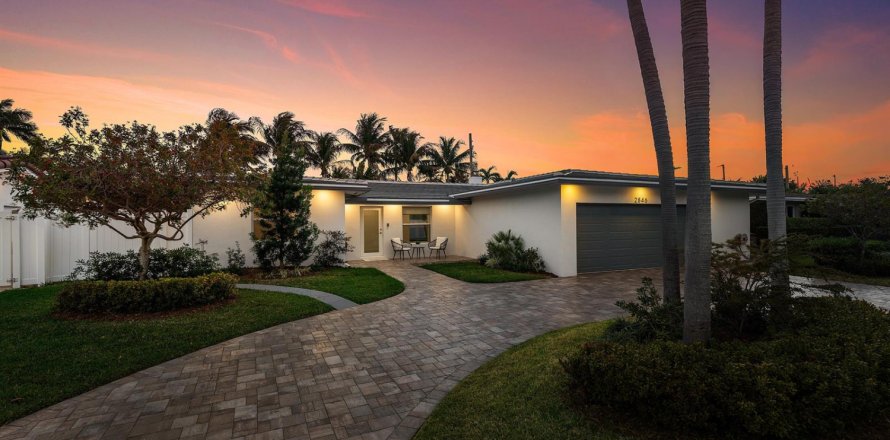 House in Lighthouse Point, Florida 4 bedrooms, 209.77 sq.m. № 2086910