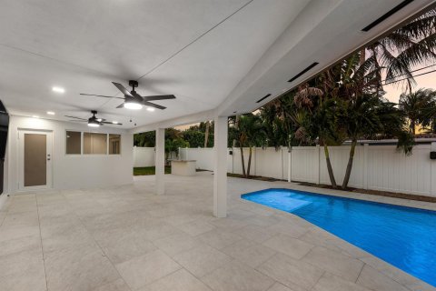 House in Lighthouse Point, Florida 4 bedrooms, 209.77 sq.m. № 2086910 - photo 23