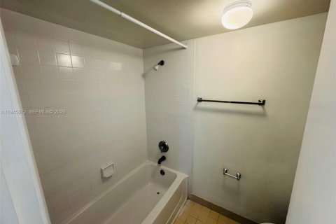 Снять в аренду кондоминиум в Санрайз, Флорида 2 спальни, 91.6м2, № 2002524 - фото 9