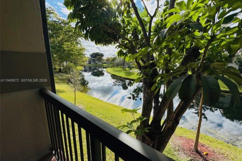 Condominio en alquiler en Sunrise, Florida, 2 dormitorios, 91.6 m2 № 2002524 - foto 15