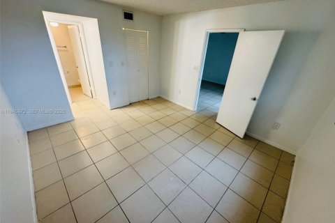 Снять в аренду кондоминиум в Санрайз, Флорида 2 спальни, 91.6м2, № 2002524 - фото 8