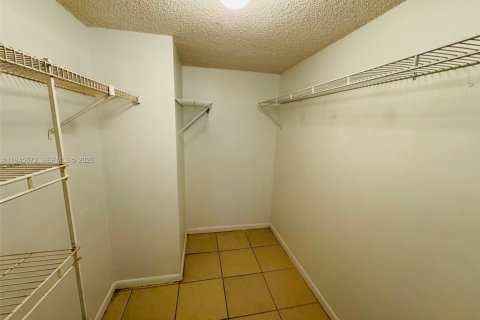 Снять в аренду кондоминиум в Санрайз, Флорида 2 спальни, 91.6м2, № 2002524 - фото 7