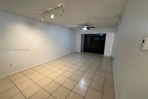 Снять в аренду кондоминиум в Санрайз, Флорида 2 спальни, 91.6м2, № 2002524 - фото 5