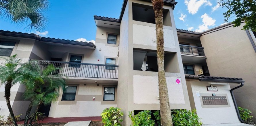 Кондоминиум с 2 спальнями в Санрайз, Флорида № 2002524