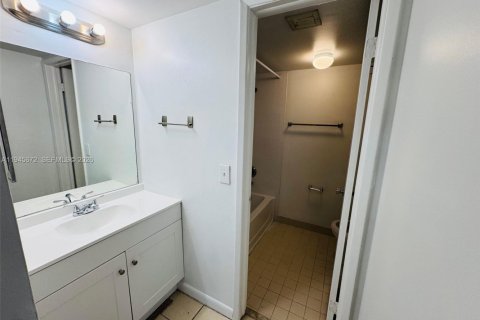 Снять в аренду кондоминиум в Санрайз, Флорида 2 спальни, 91.6м2, № 2002524 - фото 2