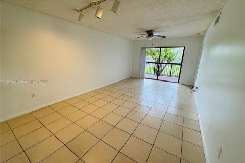 Condominio en alquiler en Sunrise, Florida, 2 dormitorios, 91.6 m2 № 2002524 - foto 13
