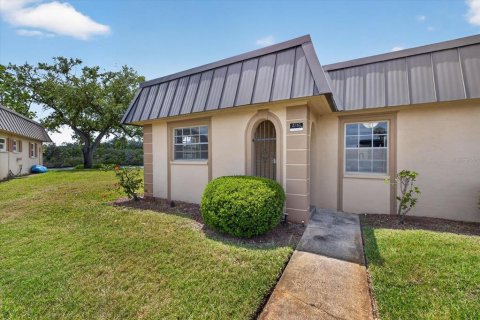 Condominio en New Port Richey, Florida, 2 dormitorios № 2099538
