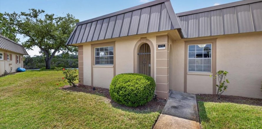 Condominio en New Port Richey, Florida, 2 dormitorios  № 2099538
