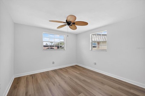Condominio en venta en New Port Richey, Florida, 2 dormitorios, 97.55 m2 № 2099538 - foto 15