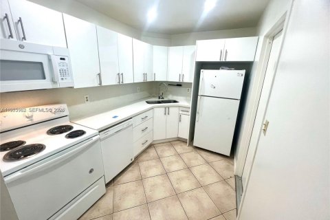 Кондоминиум с 1 спальней в Окленд-Парк, Флорида № 2040241