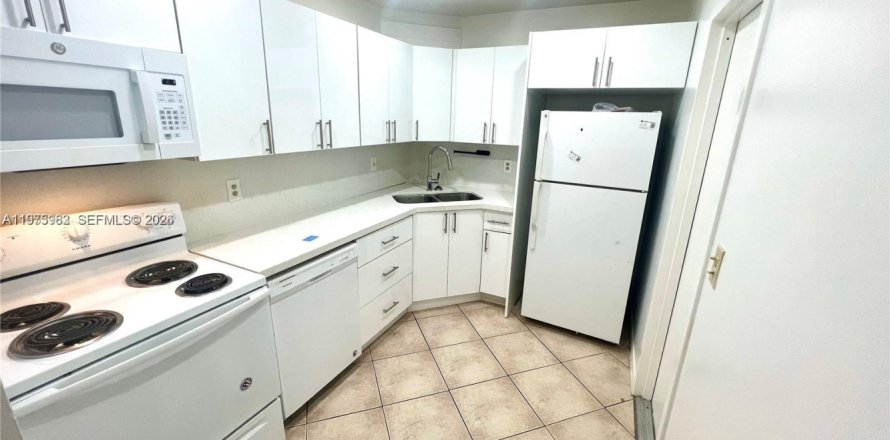 Кондоминиум с 1 спальней в Окленд-Парк, Флорида № 2040241