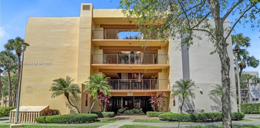 Condo in Miami, Florida, 3 bedrooms  № 1968503