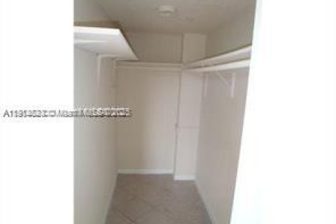 Condo in Miami, Florida, 3 bedrooms  № 1968503 - photo 7