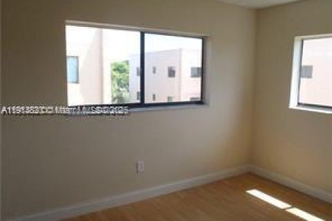 Condo in Miami, Florida, 3 bedrooms  № 1968503 - photo 6