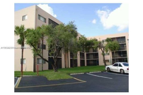 Condo in Miami, Florida, 3 bedrooms  № 1968503 - photo 3