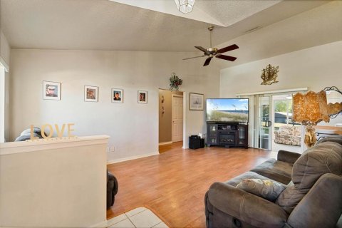 House in Eustis, Florida 3 bedrooms, 146.97 sq.m. № 1581014 - photo 4