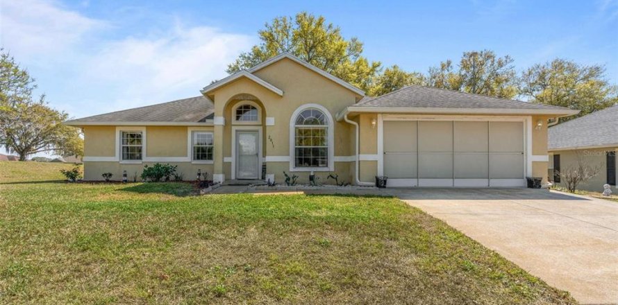 House in Eustis, Florida 3 bedrooms, 146.97 sq.m. № 1581014
