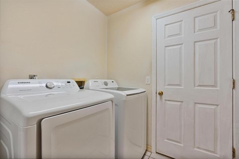 House in Eustis, Florida 3 bedrooms, 146.97 sq.m. № 1581014 - photo 17