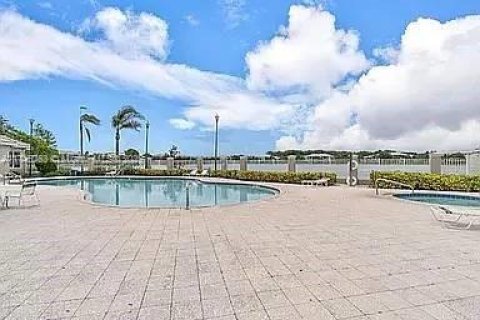 Condo in Coconut Creek, Florida, 1 bedroom № 1985155 - photo 3