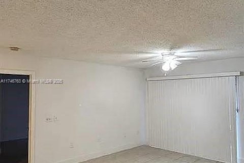 Condo in Coconut Creek, Florida, 1 bedroom № 1985155 - photo 4