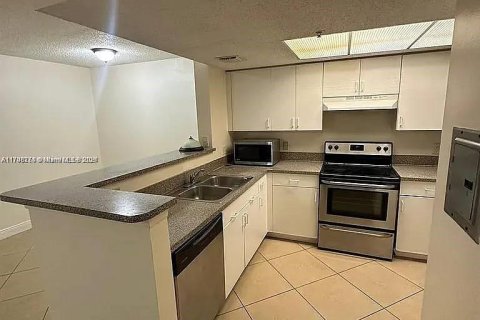 Condo in Coconut Creek, Florida, 1 bedroom № 1985155 - photo 8