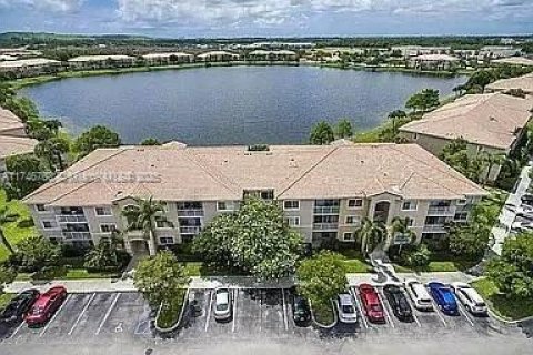 Condo in Coconut Creek, Florida, 1 bedroom № 1985155 - photo 10