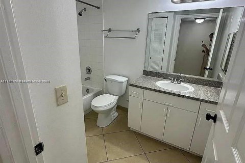 Condo in Coconut Creek, Florida, 1 bedroom № 1985155 - photo 14