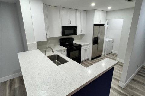 Condo in Coral Springs, Florida, 2 bedrooms  № 2083460 - photo 9