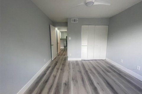 Condo in Coral Springs, Florida, 2 bedrooms  № 2083460 - photo 15