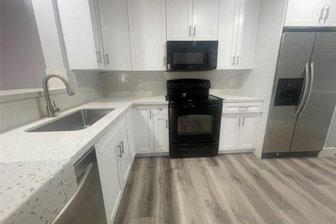 Condo in Coral Springs, Florida, 2 bedrooms  № 2083460 - photo 3
