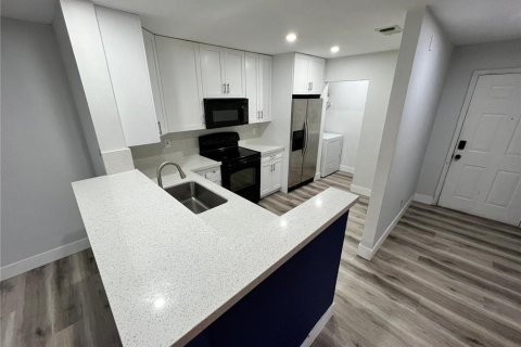 Condo in Coral Springs, Florida, 2 bedrooms  № 2083460 - photo 8