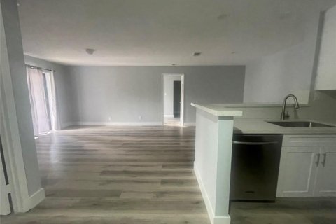 Condo in Coral Springs, Florida, 2 bedrooms  № 2083460 - photo 5